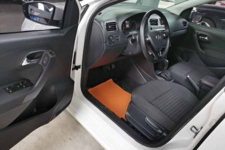 Volkswagen Polo 2017 car image #12