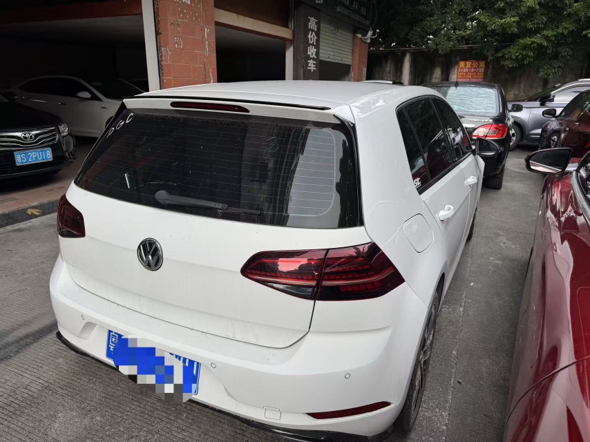 Volkswagen Golf 2018 car image #5