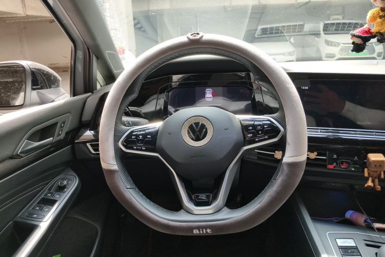 Volkswagen Golf 2022 car image #11