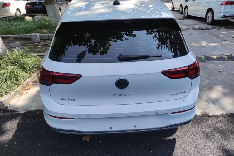 Volkswagen Golf 2023 car image #6