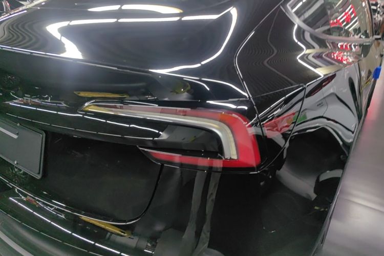 Tesla Model 3 2026 immagine di auto #8