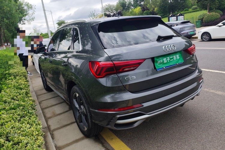 Audi Q3 2020 car image #5