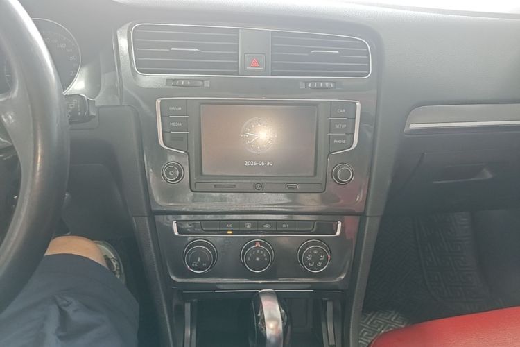 Volkswagen Golf 2017 car image #13