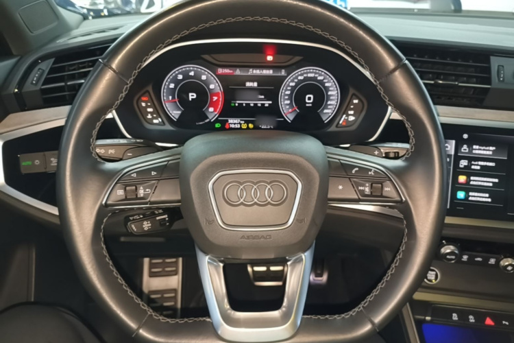 Audi Q3 2024 car image #15