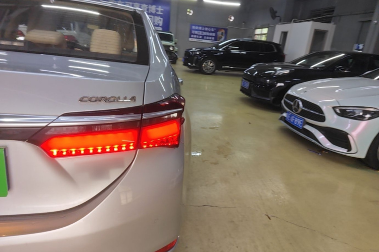Toyota Corolla 2017 immagine di auto #8