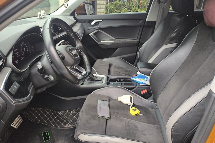 Audi Q3 2020 car image #15