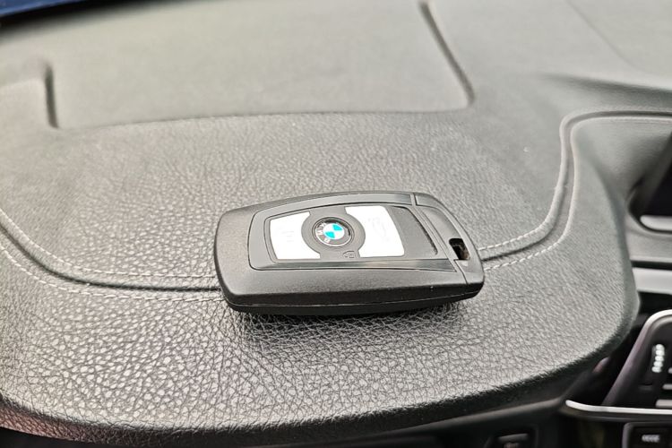 BMW 3 Series 2019 #9 BMW 3 Series 2019 car image #9