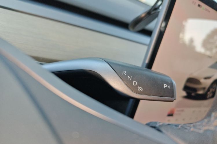 Tesla Model Y 2022 immagine di auto #14