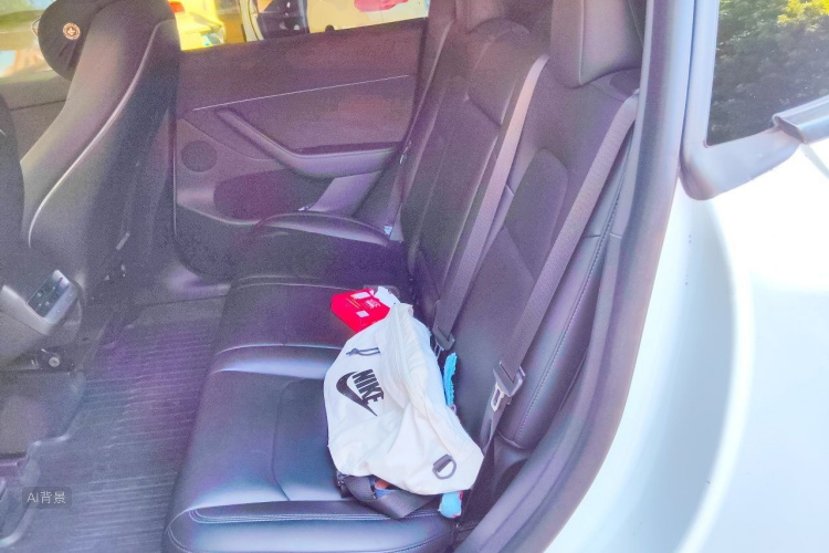 Tesla Model Y 2022 car image #19
