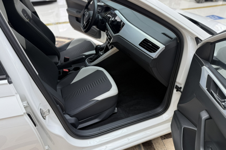 Volkswagen Polo 2022 صورة سيارة #20