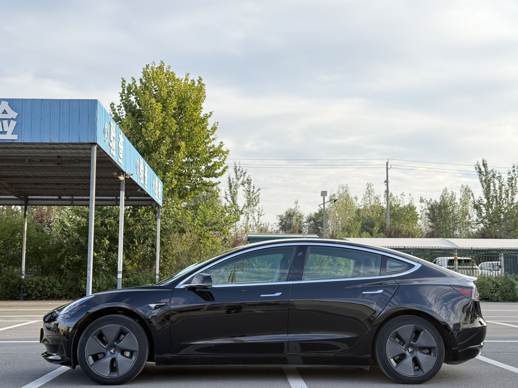 Tesla Model 3 2020 car image #3