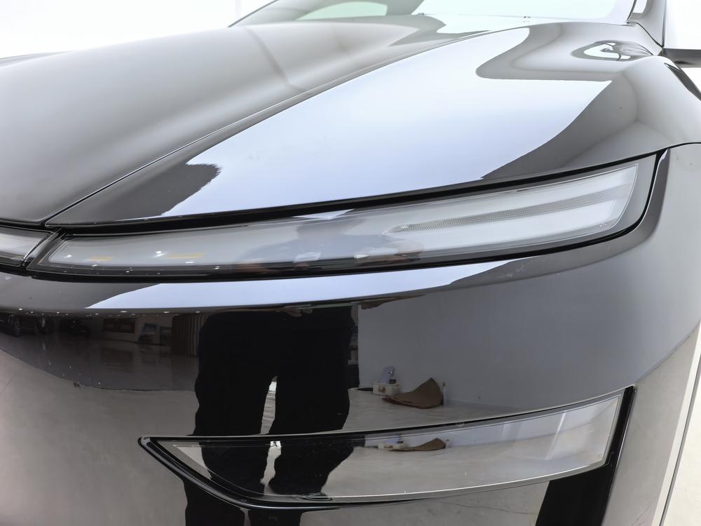 Tesla Model Y 2026 #12 Tesla Model Y 2026 car image #12