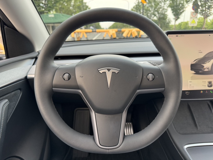 Tesla Model Y 2024 #7 Tesla Model Y 2024 car image #7