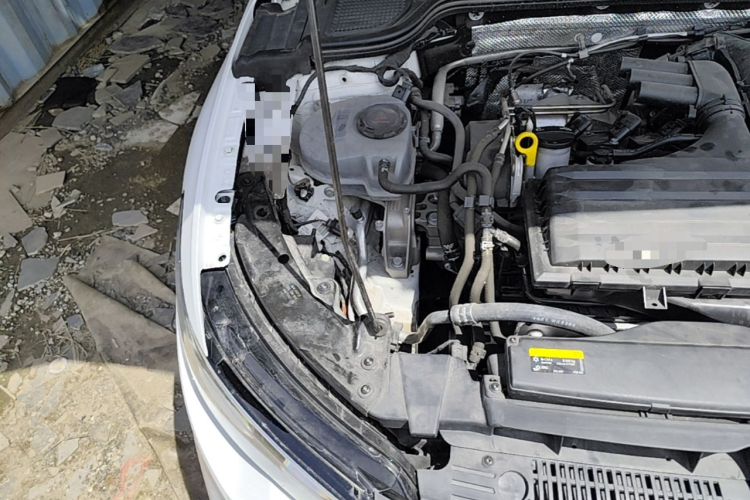 Volkswagen Golf 2023 car image #23