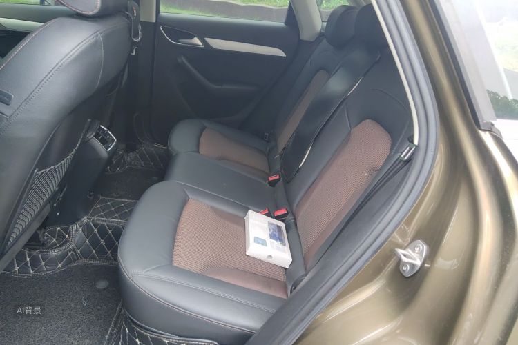 Audi Q3 2019 car image #19