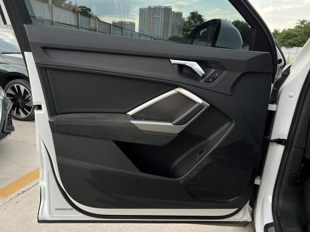 Audi Q3 2022 car image #10