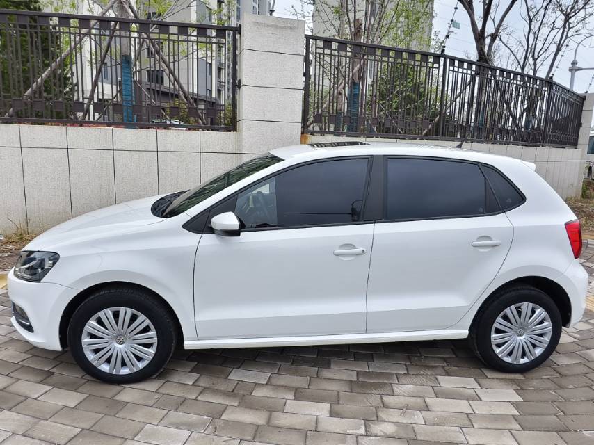 Volkswagen Polo 2017 car image #3