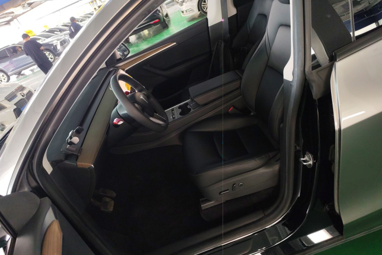 Tesla Model Y 2023 #15 Tesla Model Y 2023 car image #15