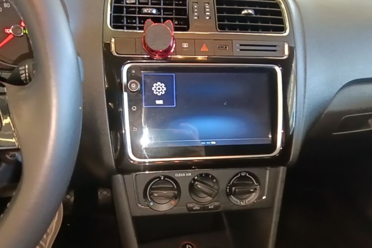 Volkswagen Polo 2018 car image #13