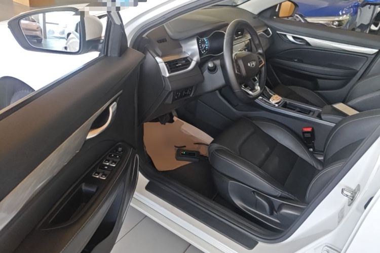 GEELY Emgrand 2020 #16 GEELY Emgrand 2020 car image #16