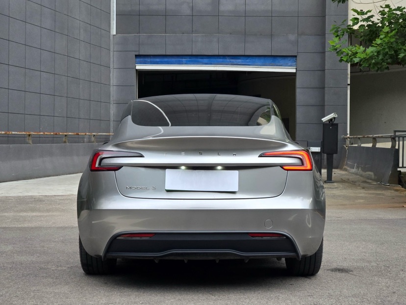 Tesla Model 3 2024 car image #9