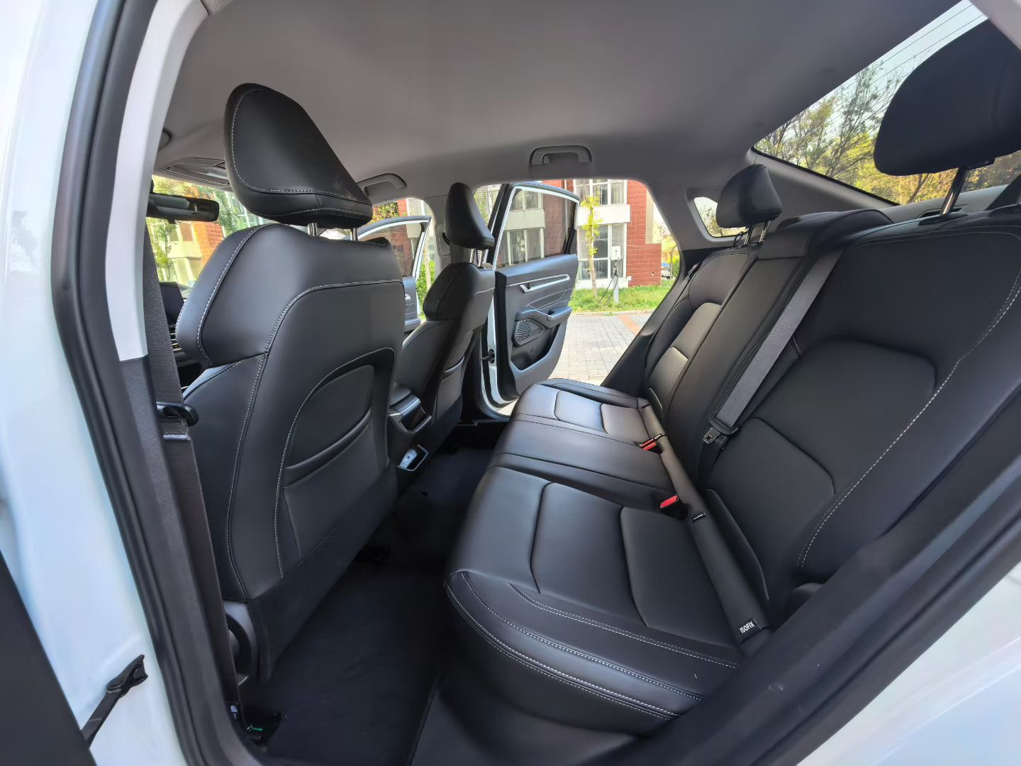 GEELY Emgrand 2025 #4 GEELY Emgrand 2025 car image #4