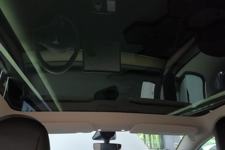 Tesla Model Y 2022 car image #18