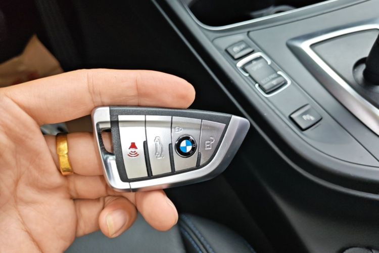 BMW 3 Series 2019 #9 BMW 3 Series 2019 car image #9