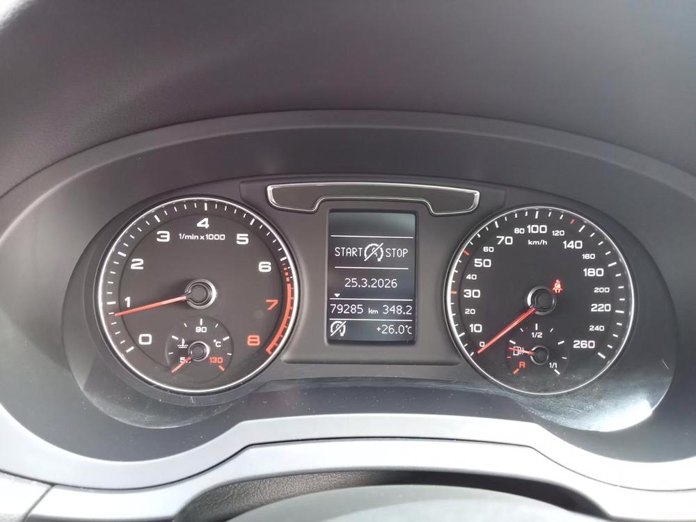 Audi Q3 2016 car image #10