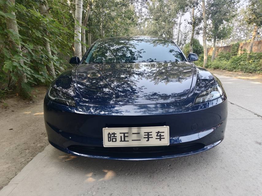 Tesla Model 3 2026 car image #2