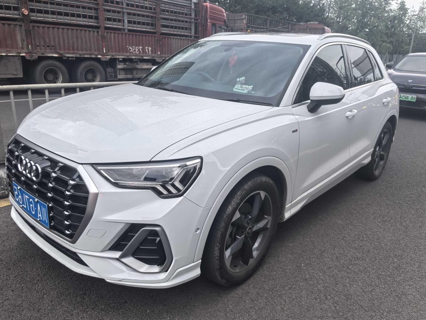 Audi Q3 2021 car image 