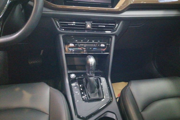 Volkswagen Tharu 2021 immagine di auto #19