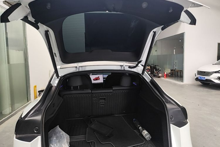 Tesla Model Y 2026 #21 Tesla Model Y 2026 car image #21