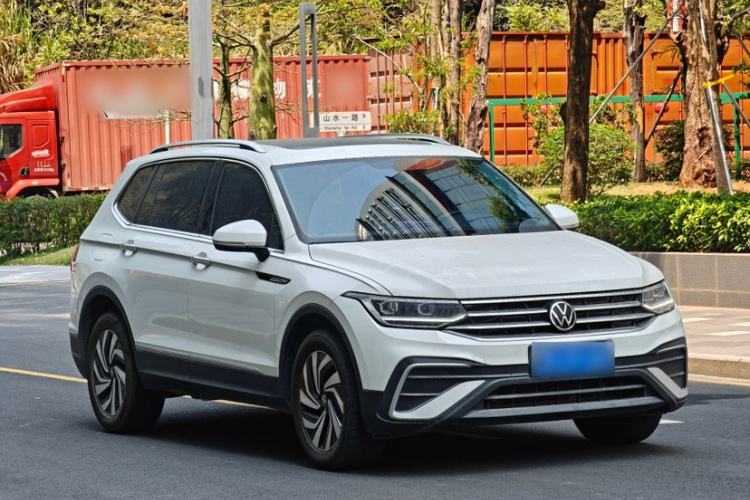 Volkswagen Tiguan L 2024 image de voiture #5