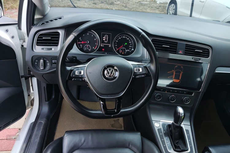 Volkswagen Golf 2016 car image #12