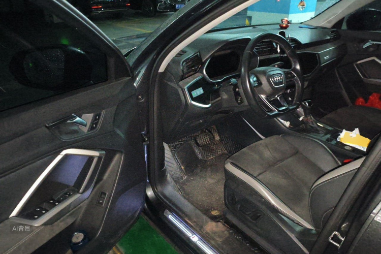 Audi Q3 2021 car image #18