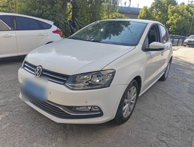 Volkswagen Polo 2015 car image 