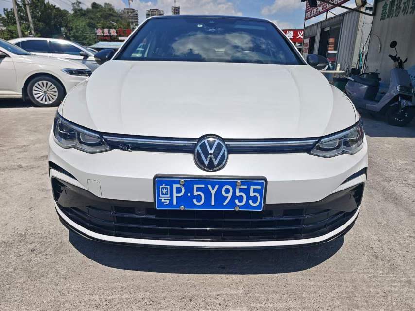 Volkswagen Golf 2022 car image #2