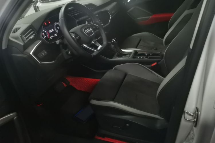 Audi Q3 2021 car image #15