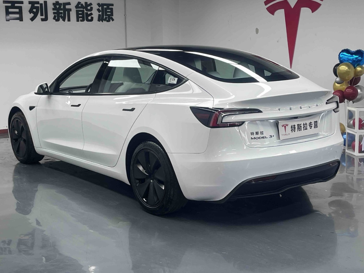 Tesla Model 3 2026 immagine di auto #13
