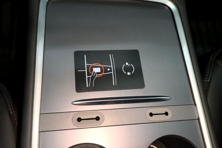 Tesla Model 3 2022 car image #9