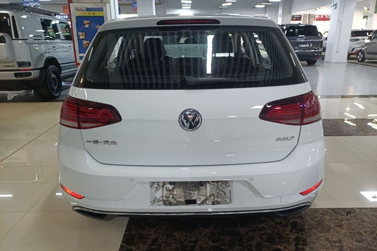 Volkswagen Golf 2018 car image #6