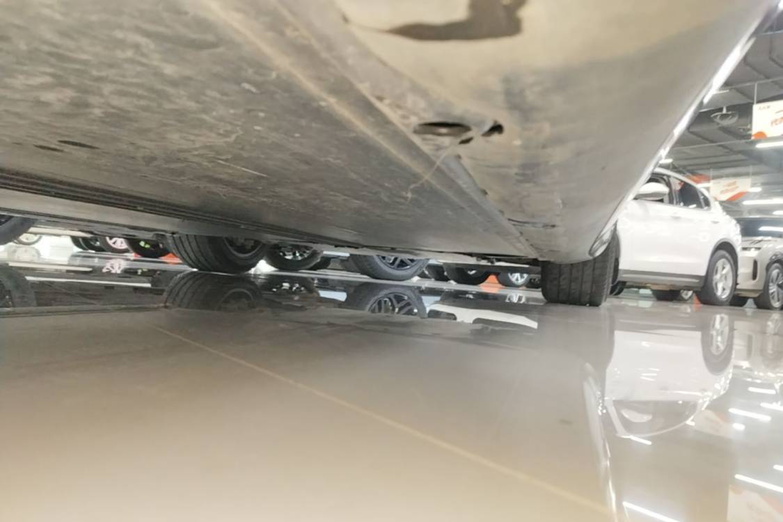 Tesla Model 3 2024 imagen de coche #9