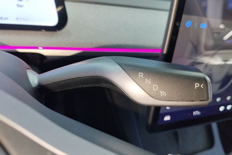 Tesla Model Y 2023 car image #14