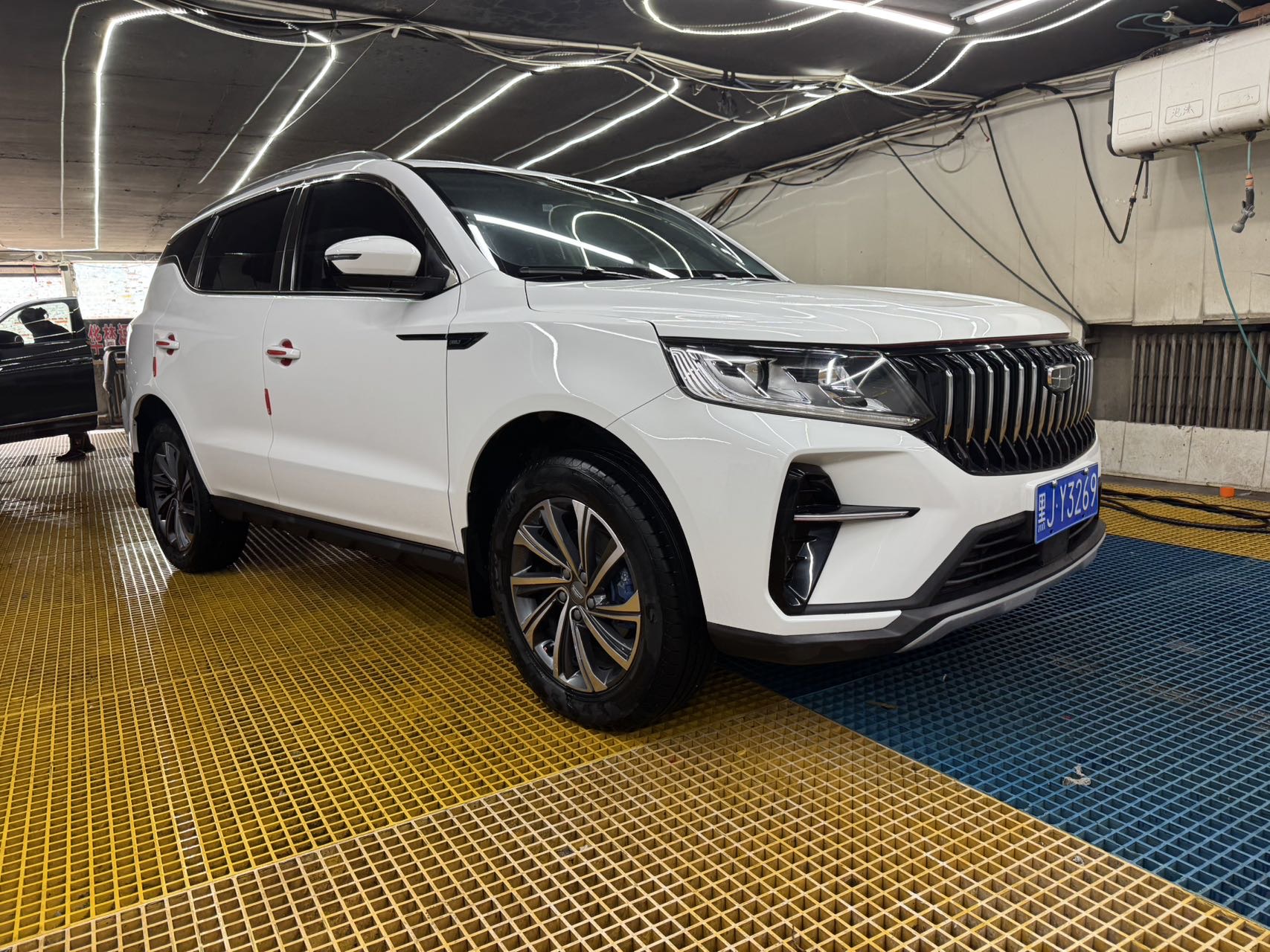 GEELY Vision X6 2022 car image #3
