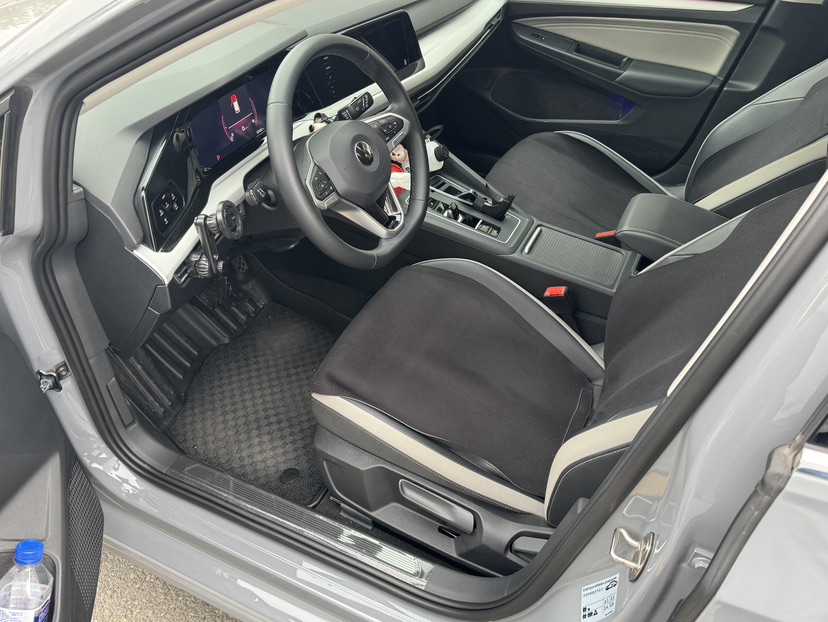 Volkswagen Golf 2023 car image #6