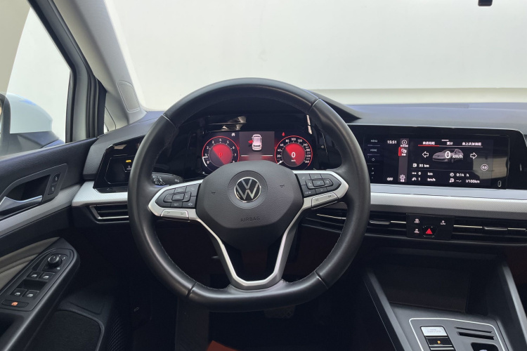 Volkswagen Golf 2022 car image #12