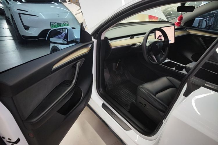 Tesla Model Y 2022 #16 Tesla Model Y 2022 car image #16