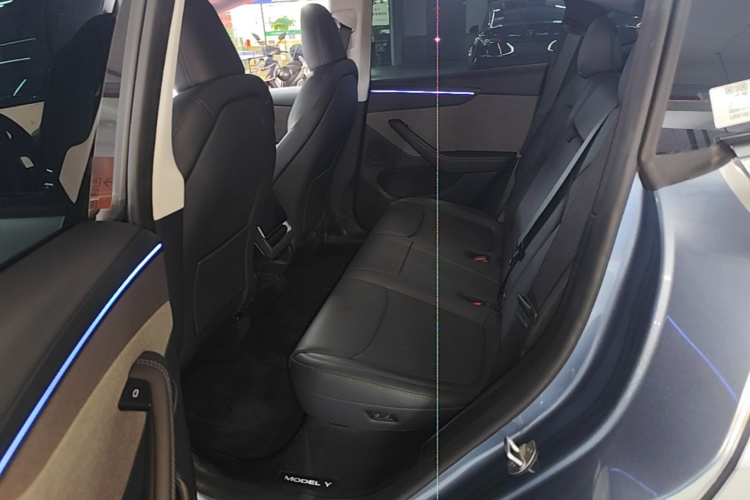 Tesla Model Y 2025 car image #17