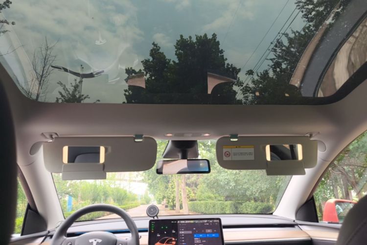Tesla Model Y 2023 #18 Tesla Model Y 2023 car image #18